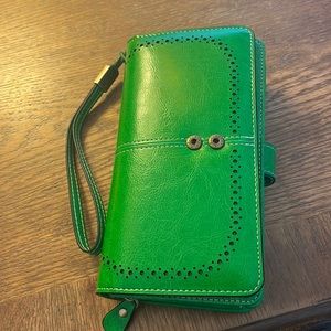 Women’s Genuine Leather Credit Card Holder/RFID Blocking Large Capacity Wristlet